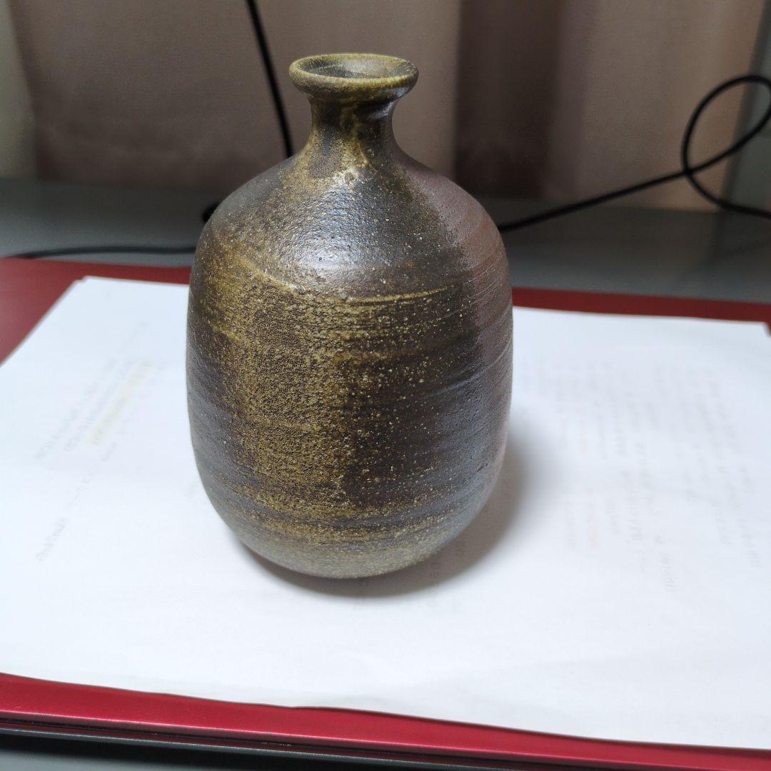 備前焼　山本出さんの徳利 備前焼 登窯 岡山県無形文化財 山本 出 共箱付き金彩と黄・黒ゴマ徳利