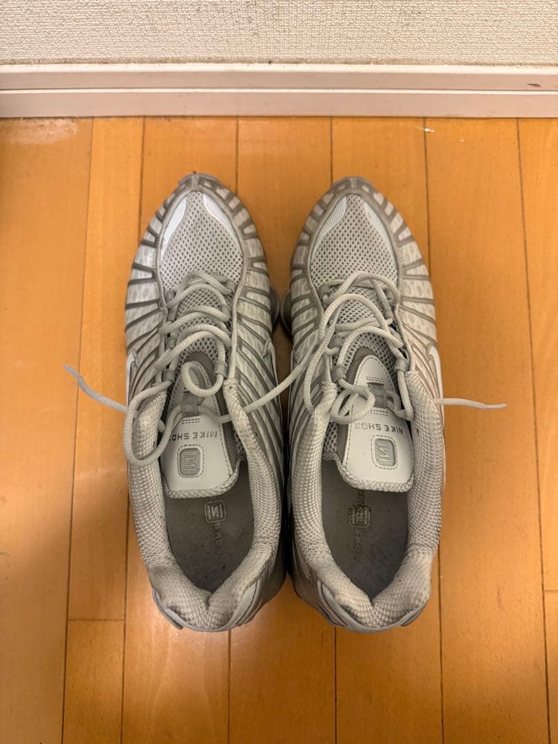 靴 28.5cm shox silver