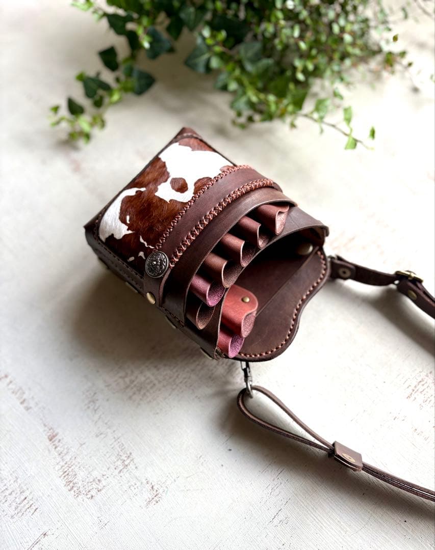 手染めブラウン、ハラコカウの大容量シザーケース