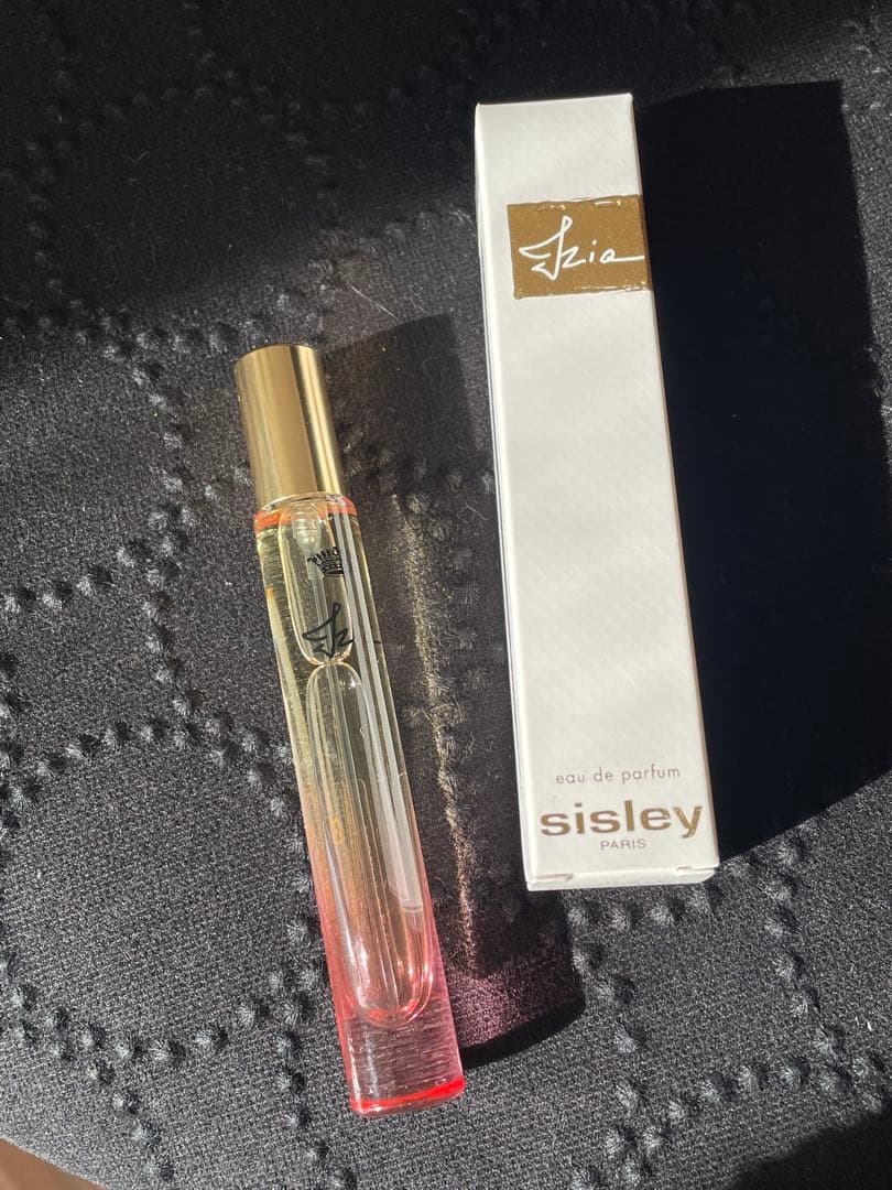 sisley イジア オードパルファン 14ml シスレーのフレグランス「イジィア」の発売1周年記念限定ボトルが登場
