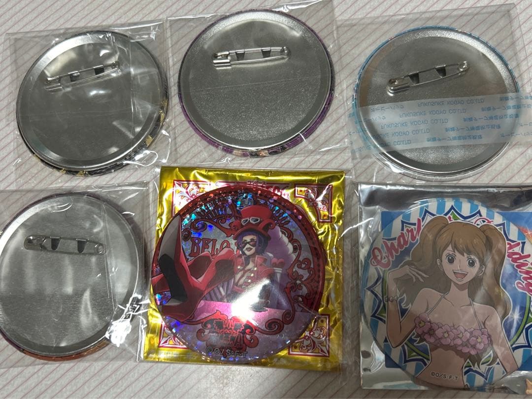 ONE PIECE 輩缶バッジプレミアムロビン＆ナミビビセブンイレブン限定