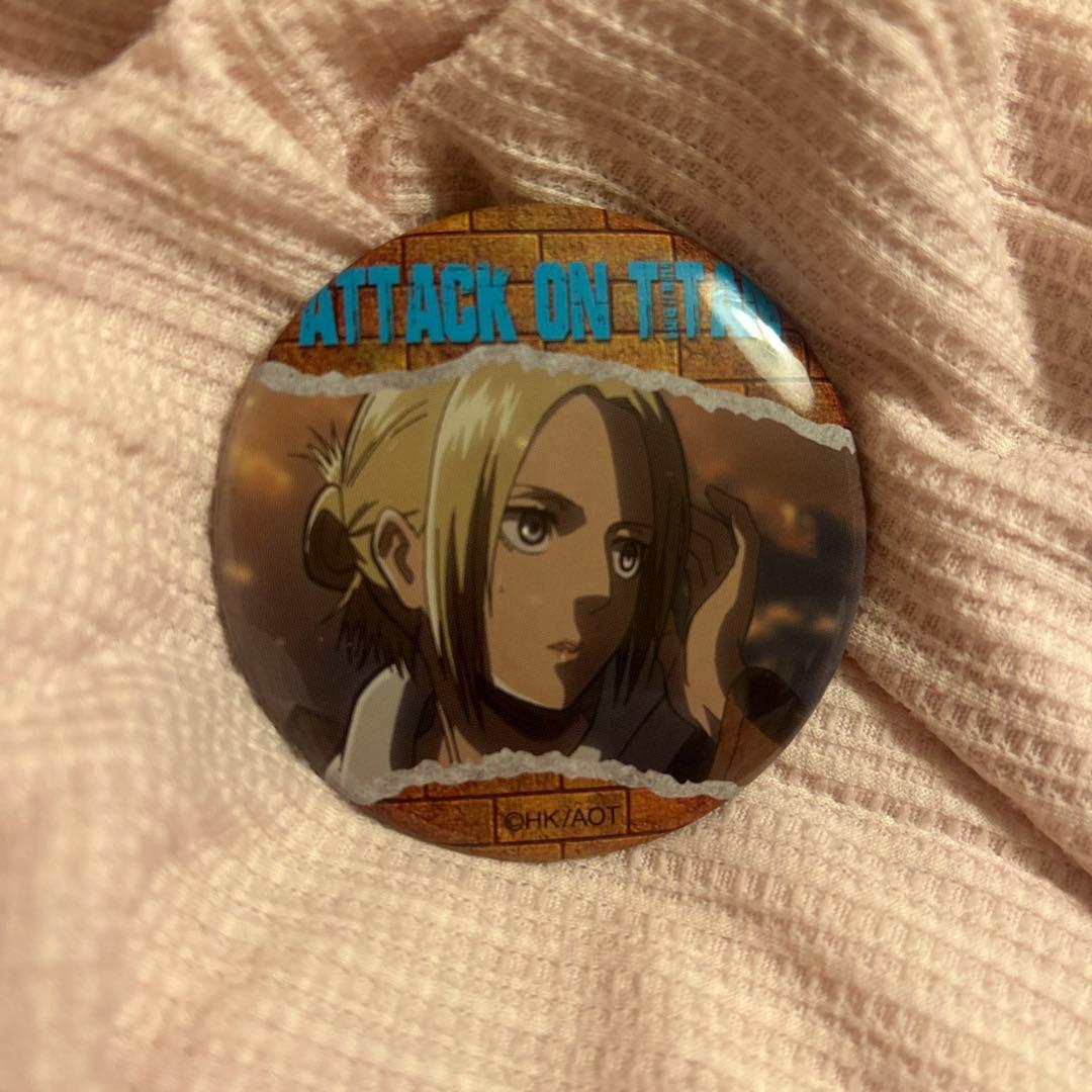 進撃の巨人 アニ 缶バッジ アニレオンハート - メルカリ