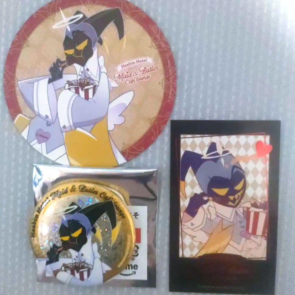 アダム ハズビンホテル コラボカフェ 缶バッチ カード コスター - メルカリ