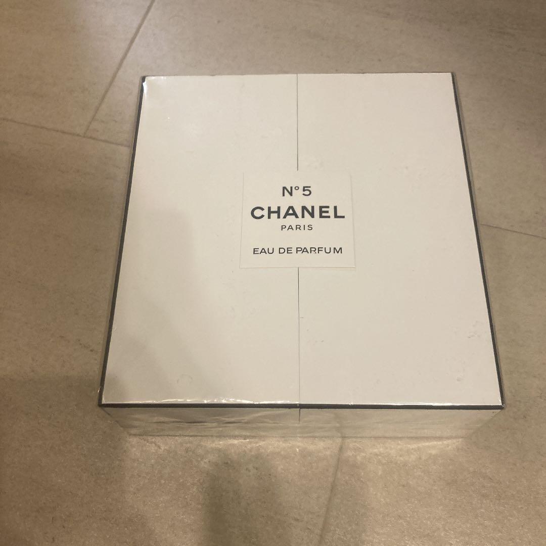 シャネルNo.5  香水　オードゥパルファム100ml シアターコフレ2019 シャネル / シャネル N°5 オードゥ パルファム シアター コフレの公式