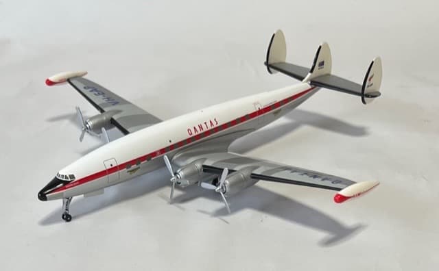 n*a様 Qantas Airways L-1049G-82-153 Super Constellation Qantas 1/300 Diecast - PS58064