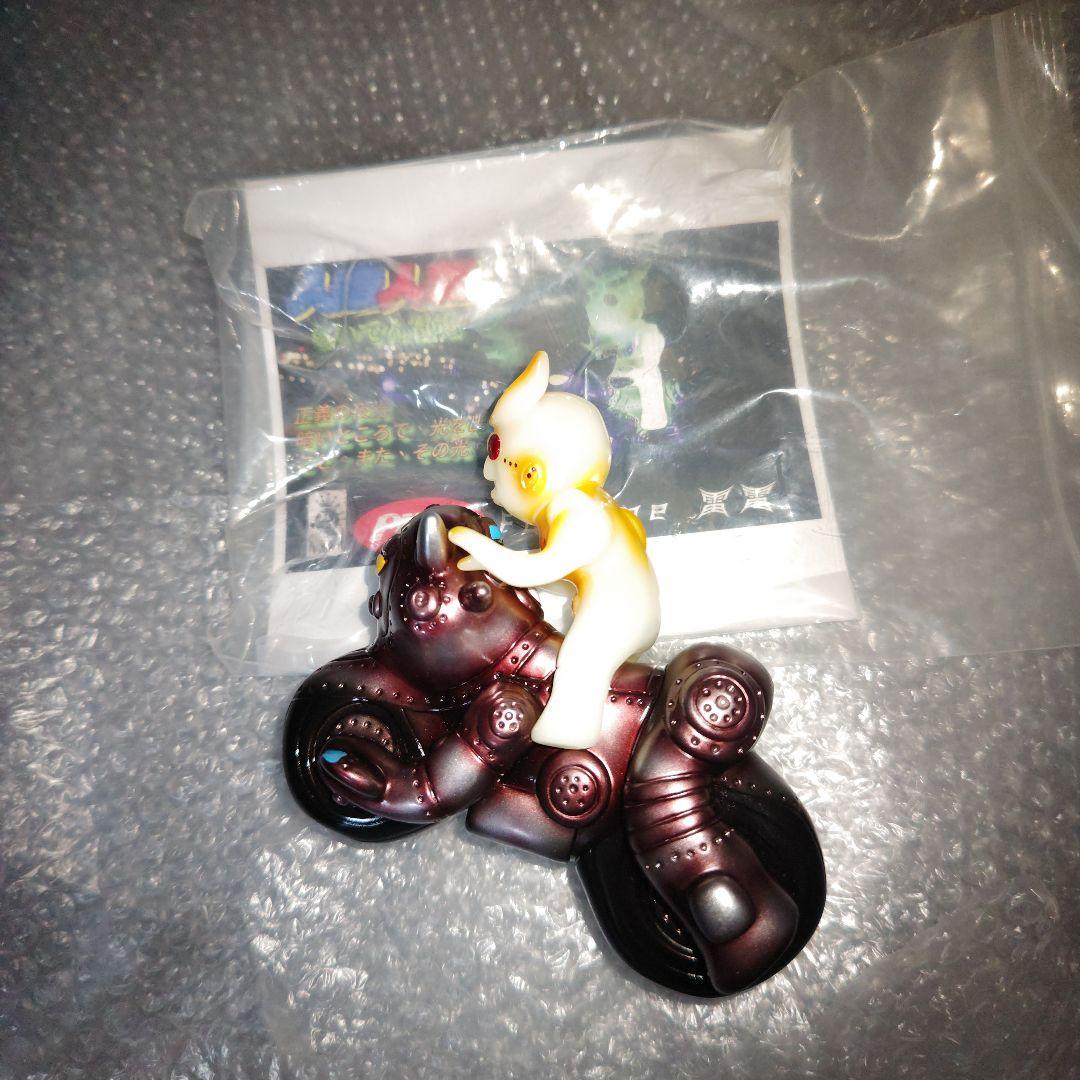 PILLS TOY　夢幻ロボット　人造人間　ソフビ　白