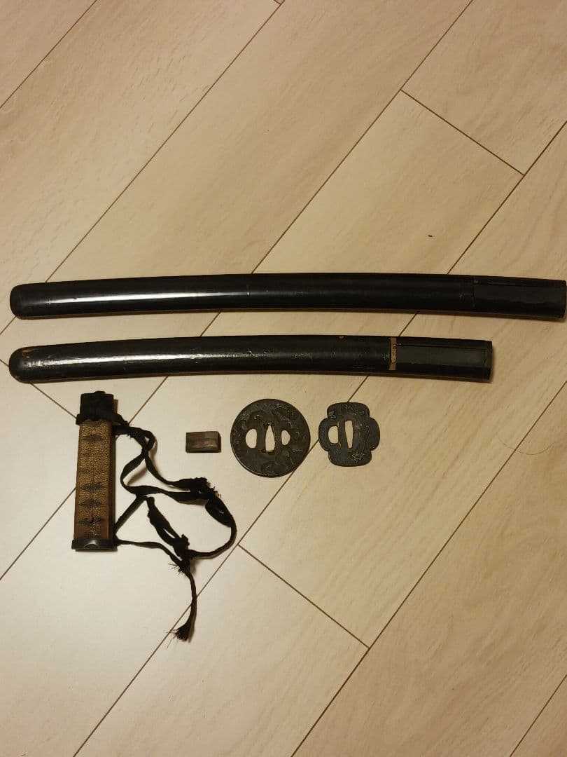 刀装具　武具　鍔　鐔　鞘　ハバキ　拵え　金象嵌　鮫皮　鯉口　江戸時代前期