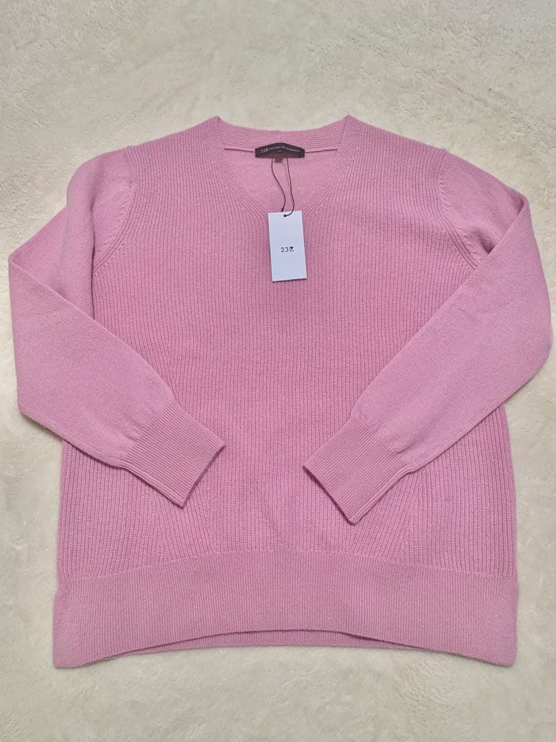 新品タグ付き] 23区 カシミヤ 羊毛 Vネックニット サイドスリット