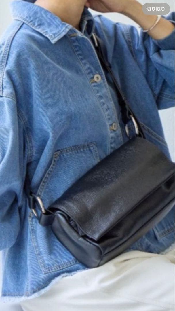 新品！ビアズリー　レザーボディバッグ　ブラック BEARDSLEY（ビアズリー） ショルダーバッグ バッグ 「本革」ミニレザー