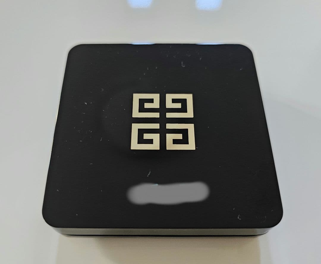 Givenchy　ソワン ノワール UV コンパクト