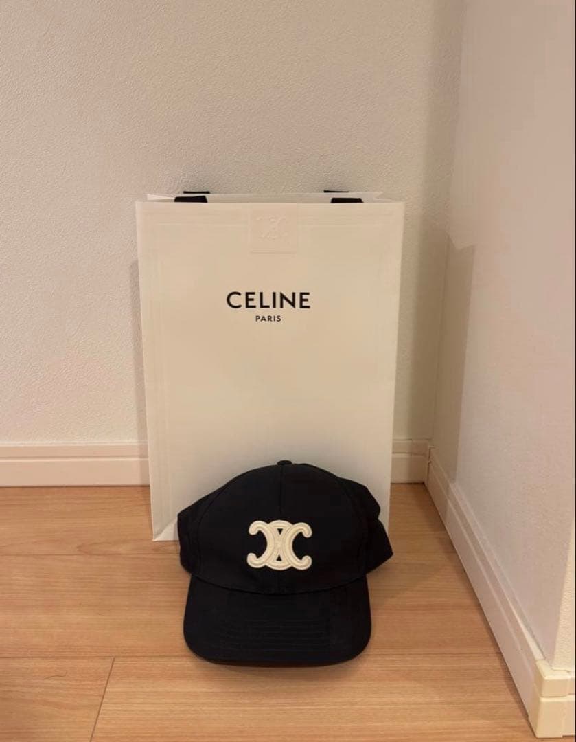 CELINE ブラック キャップ ロゴ入り　最終値引き（袋なし）