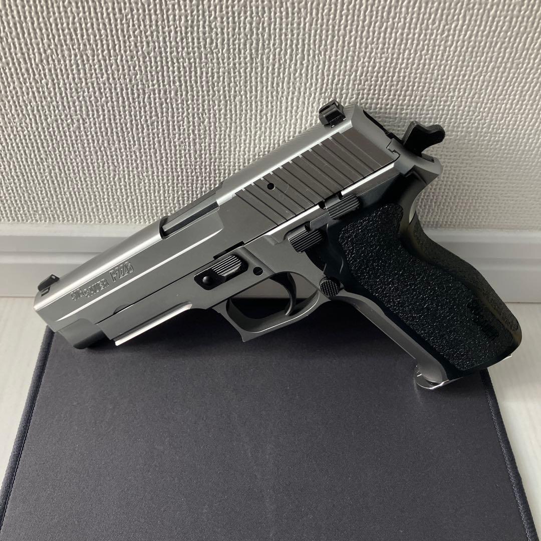 東京マルイ製 SIG SAUER P226 E2 ステンレス