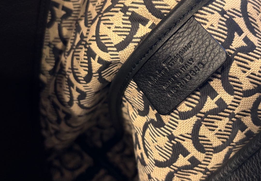 値下げ】Salvatore Ferragamo 1927 ブラックトートバッグ