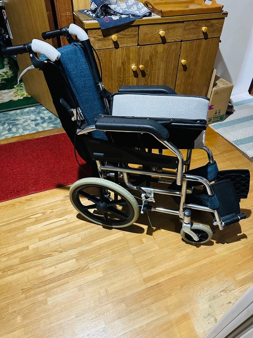 折りたたみ式介助用車椅子 ダークブルー