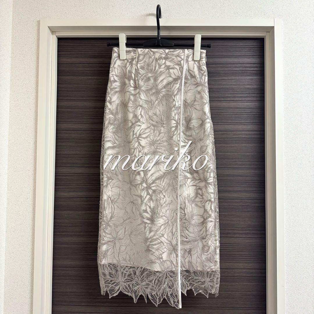 新品アプワイザーリッシェ ライン刺繍タイトスカート ジャス