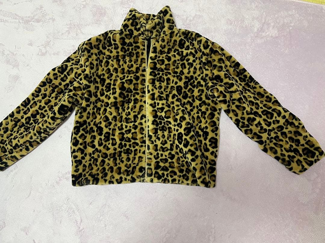 ⭐︎. 様 GUESS ファージャケット