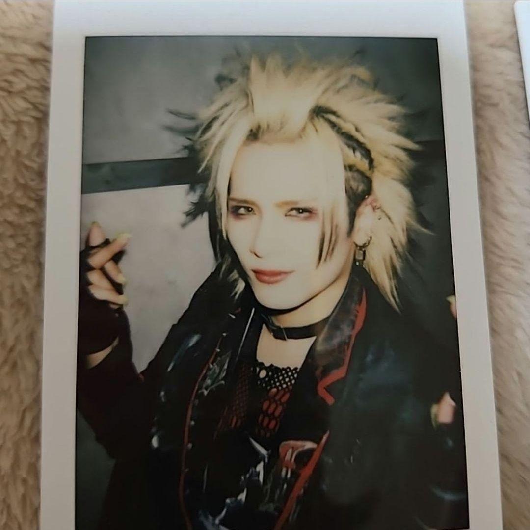 Royz 昴 チェキ⑦ サイン入り 即購入○ - メルカリ