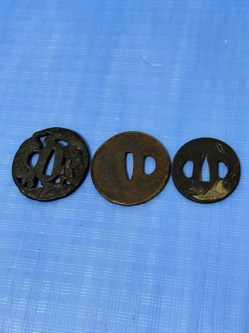 刀装具 鍔 楽天市場】日本刀装具 刀鍔 竹蛇図 合金製 金工 細工 鍔 つば 居合用