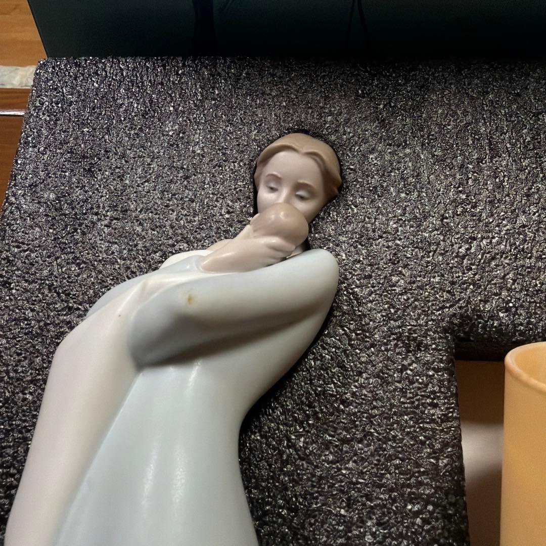 高騰中 最終値下げ！LLADRÓ 母と子の像 ポーセリン製 JS2591457295