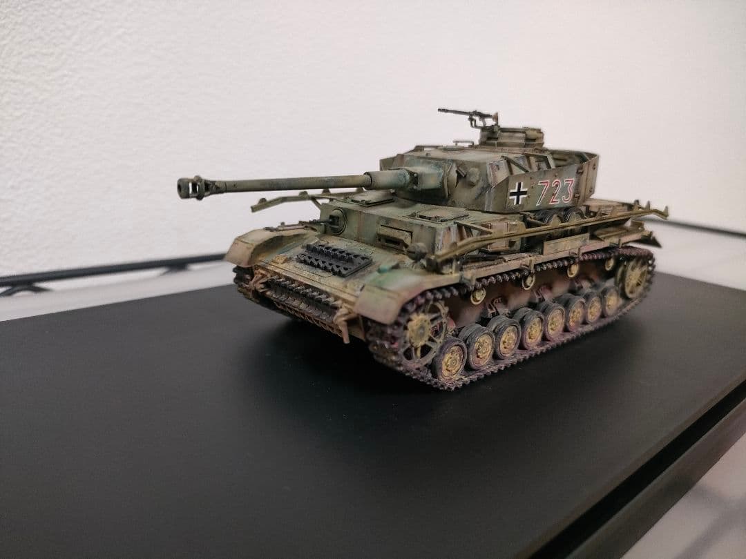 タミヤ1/48ドイツ4号戦車J型プラモデル　完成品　（ディスプレイケース付き）