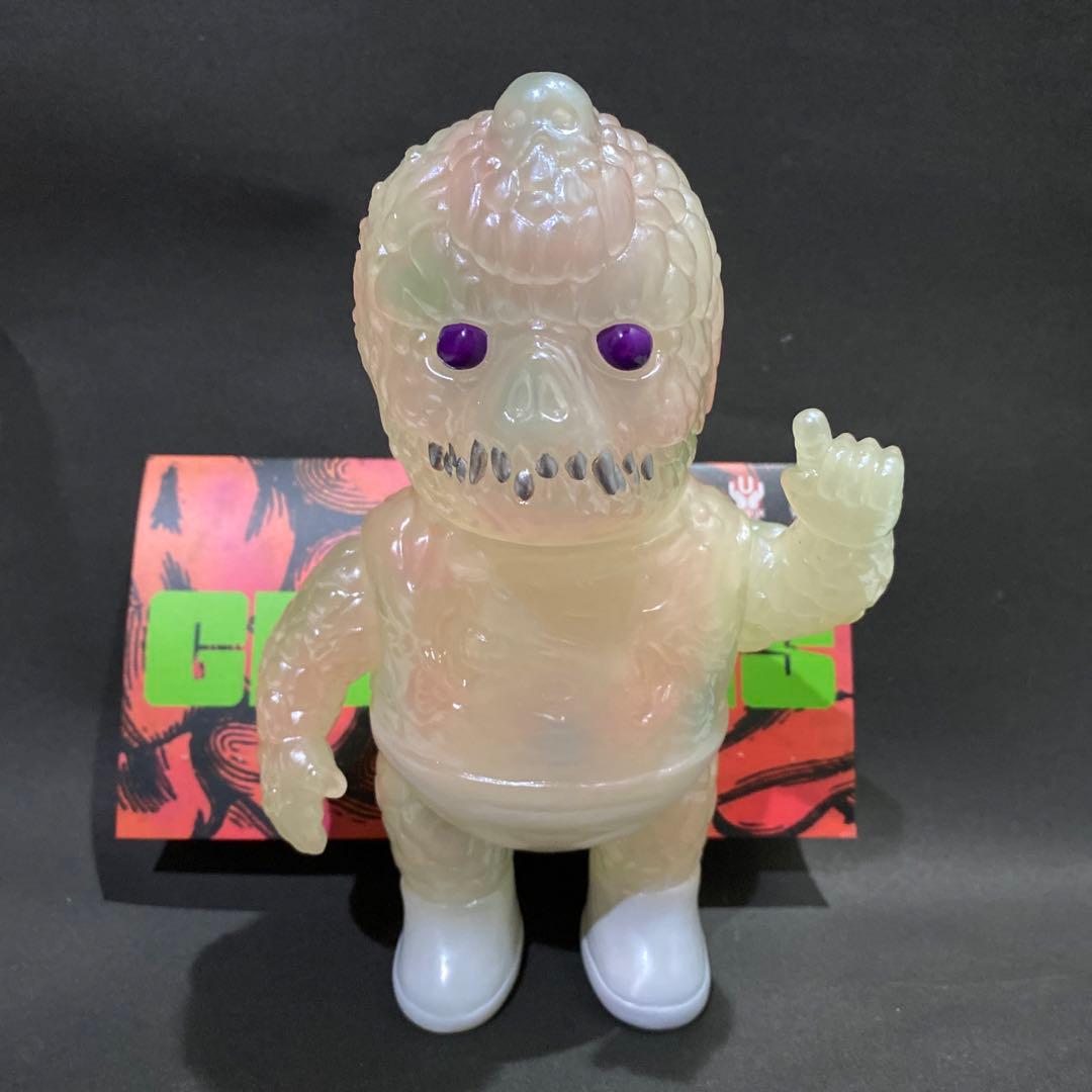 genesiis インディーズ　ソフビ　蓄光