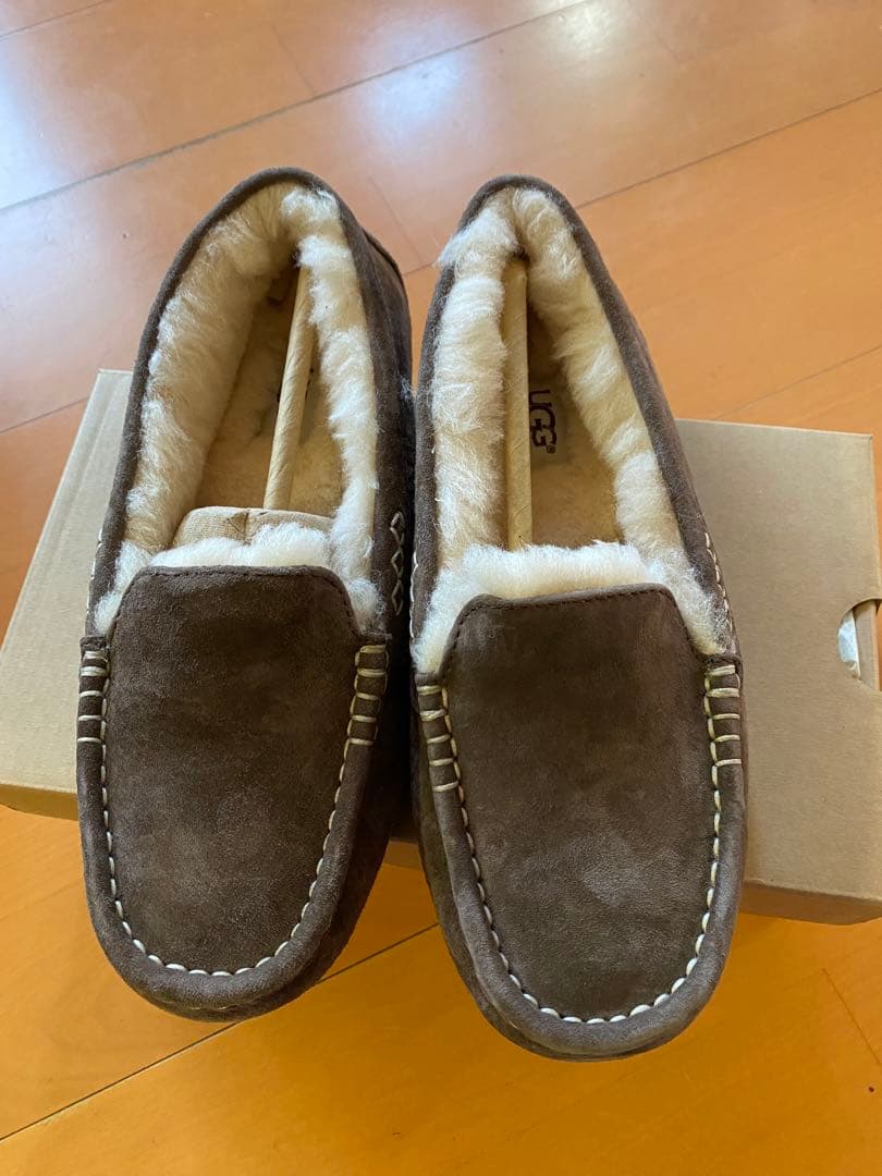 UGG モカシン　チョコレート　23 未使用