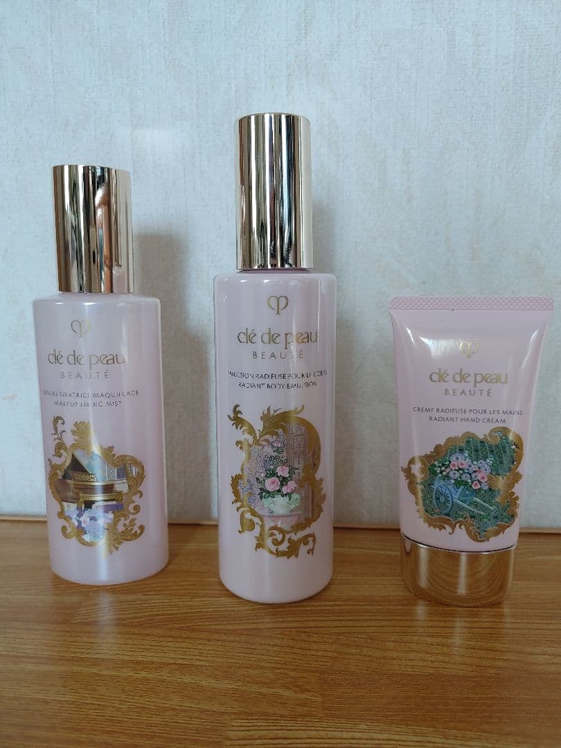 クレ・ド・ポー ボーテ 2024年 ラディアンスギフト ブルーブラック