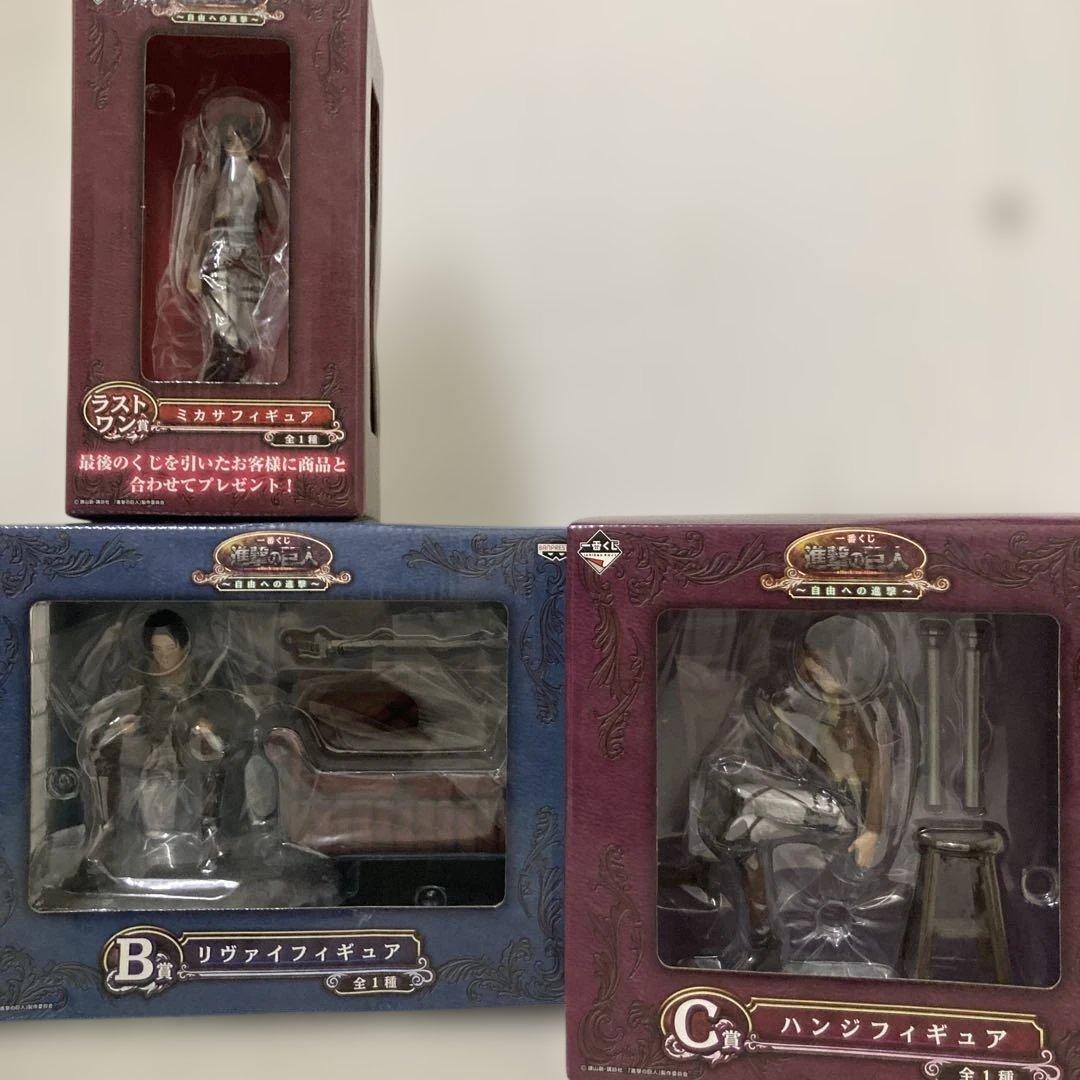 進撃の巨人 フィギュアセット ハンジ・リヴァイ•ミカサ　3点セット