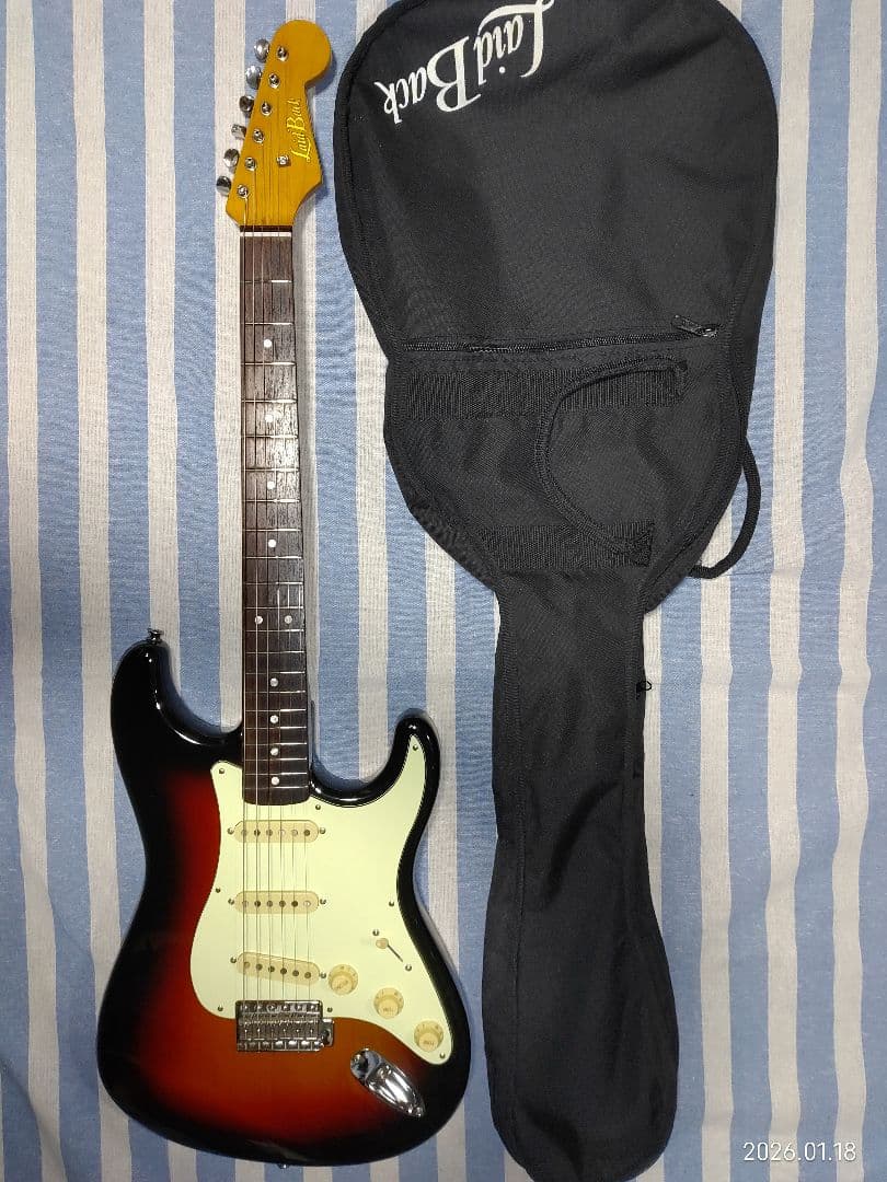 Laid BackブランドのストラトタイプギターST400 3TSまずまずキレイ Laid BackブランドのストラトタイプギターST400 3TSまずまずキレイ