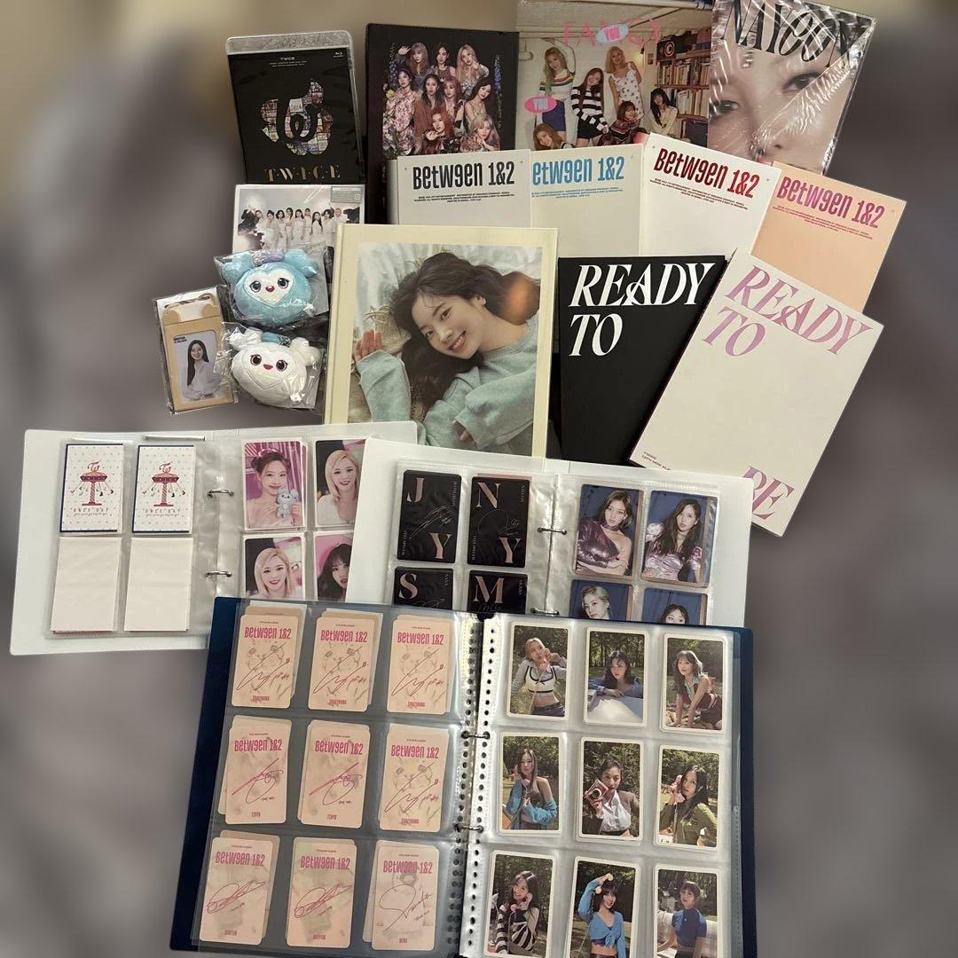 TWICE グッズ　アルバム キーホルダー カード