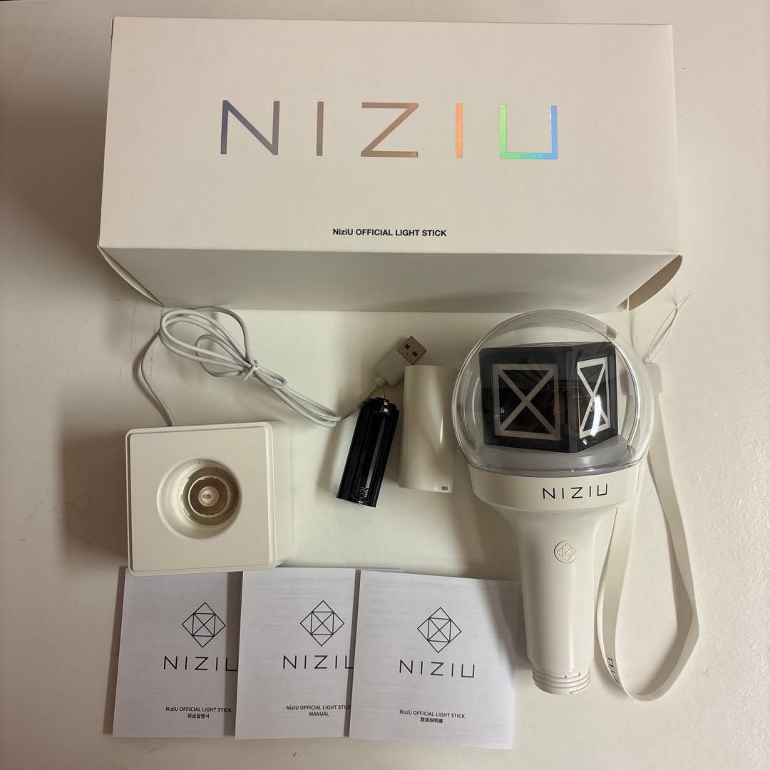 NiziU 公式ペンライト ホワイト - メルカリ
