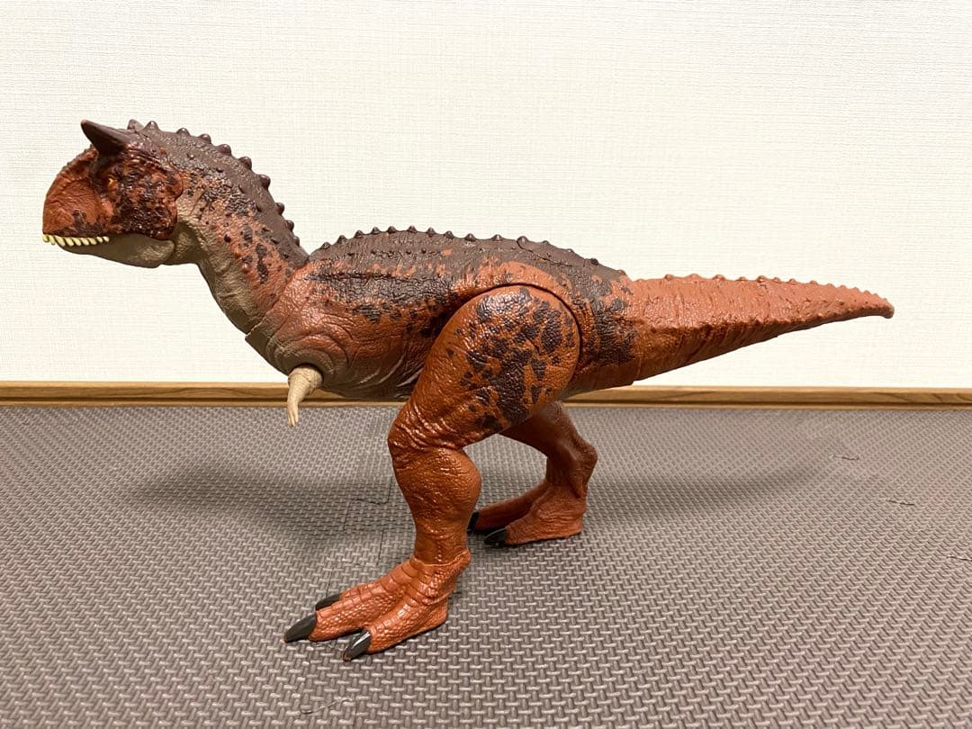 美品】ジュラシック・ワールドカルノタウルスアロサウルス