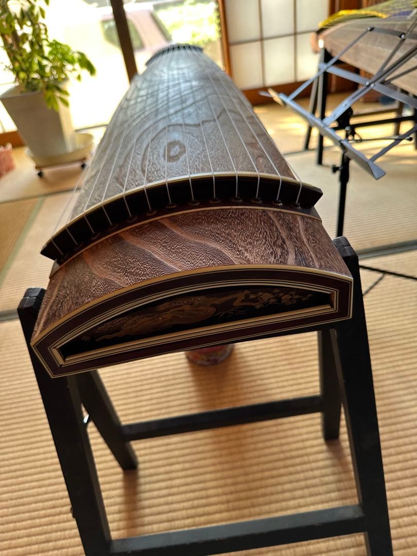 伝統的な木製琴 13弦 ダークブラウン