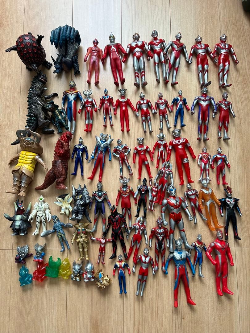 ウルトラマン ソフビ まとめ売り - メルカリ