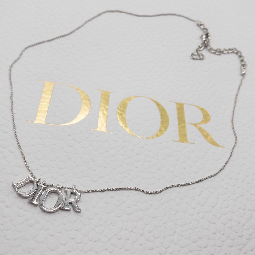 Christian Dior ロゴチャーム ネックレス シルバー 長さ調整可能