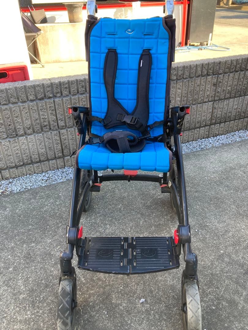 子ども福祉用バギー　クリケット（5点式安全ベルト付き）