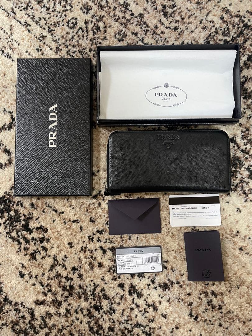 【PRADA/プラダ】ラウンドジップ長財布/ブラック