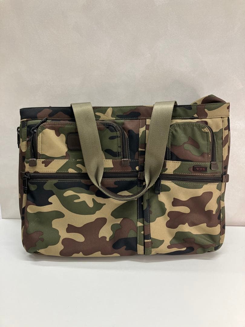 TUMI トゥミ SHIPS別注 迷彩 カモフラ トートバッグ 【A947】 TUMI トゥミ SHIPS別注 迷彩 カモフラ トートバッグ 【A947】 - メルカリ