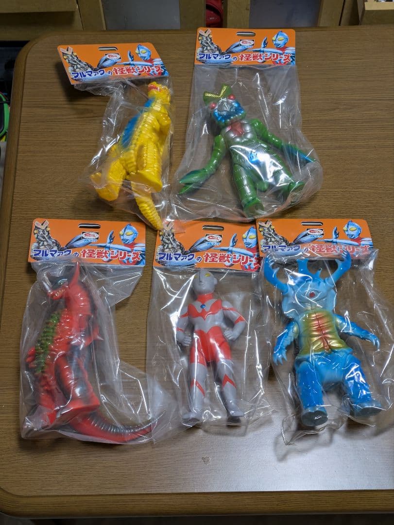 全5種 ブルマァク 怪獣シリーズ 昭和レトロカラー バルタン ゴモラ アントラー ブルマァク怪獣シリーズ 昭和レトロカラー| 株式会社PLEX