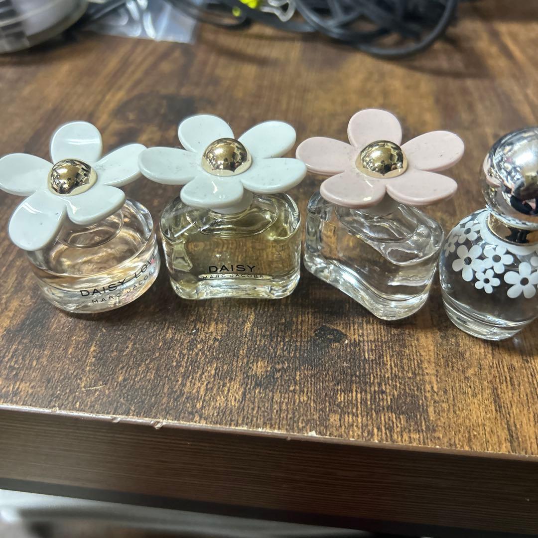 マークジェイコブス デイジー ミニ香水セット DAISY 4mlx4 - メルカリ