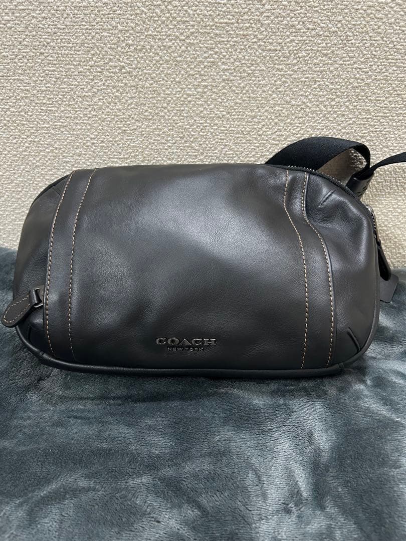 Miyuki COACH ブラック レザーボディバッグ