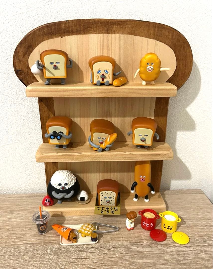 パンどろぼう　フィギュアセット(食パン型飾り台)