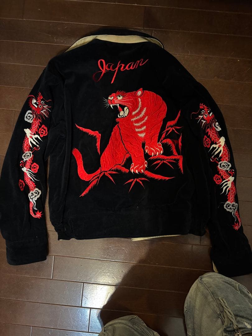 スカジャン 赤い虎と獅子刺繍　襟付き