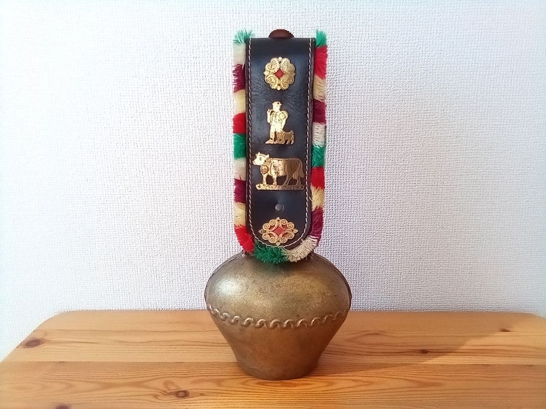 スイス アッペンツェル地方 カウベル 大■真鍮 本革 鐘 牛 民芸品 細工 海外