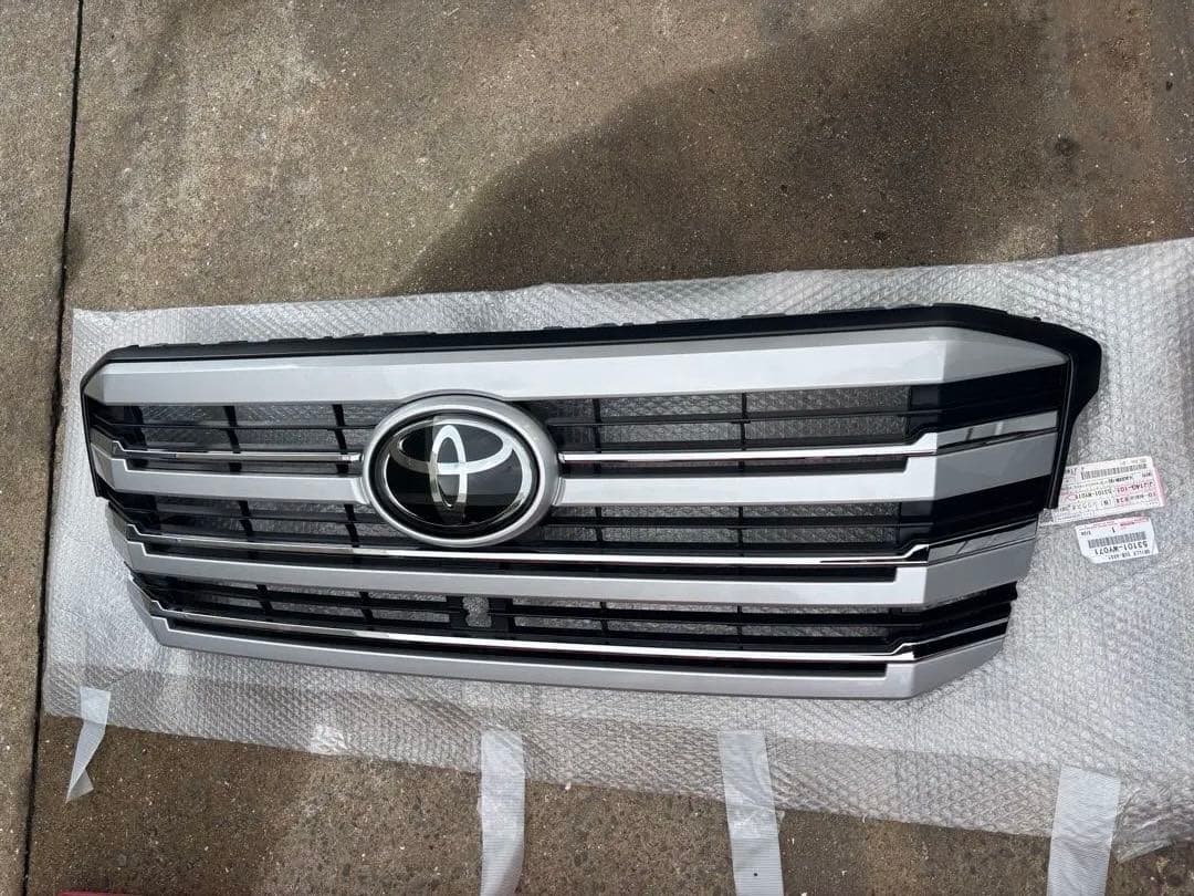 ⭐︎お買い得⭐︎ランクル300 純正グリルフロントグリル シルバー/ブラック