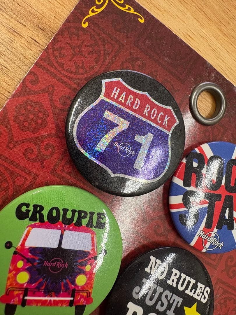 Hard Rock Cafe 缶バッジセット レア 未使用 - メルカリ