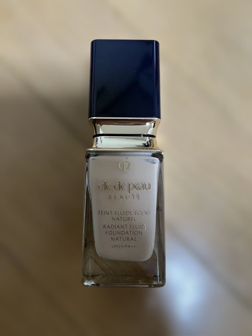 クレドポーボーテ タンフリュイドエクラオークル00 タンフリュイドエクラ マット ピンクオークル00 / クレ・ド・ポー