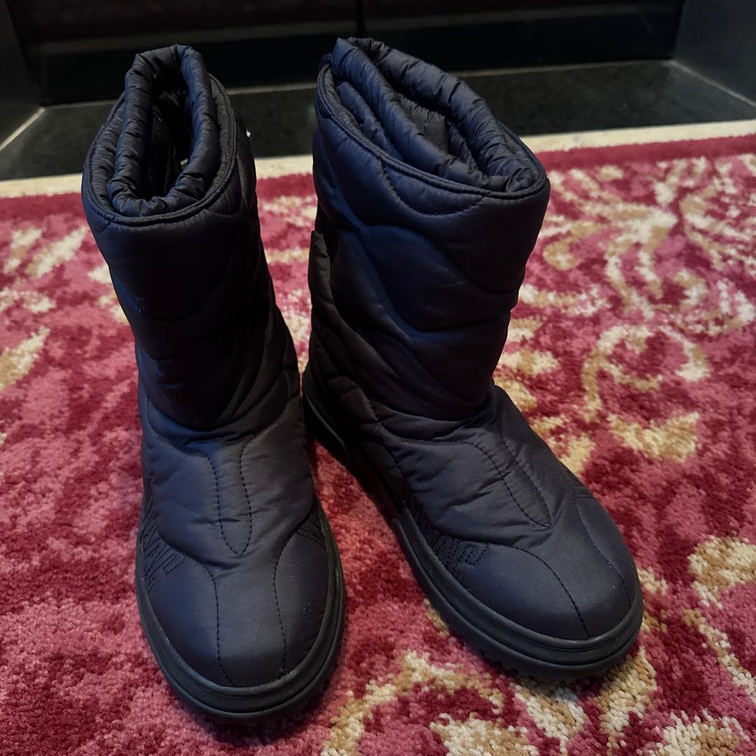 ゴルフシューズ　黒いキルティングショートブーツ