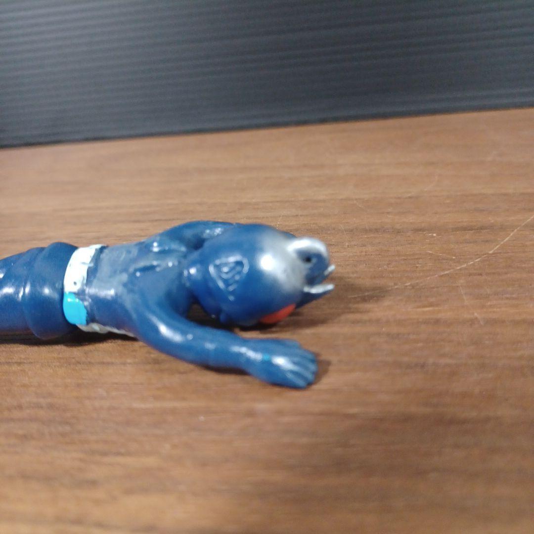 無版権 パチモノ「仮面ライダー」風ペンダント・トップ ミニソフビ