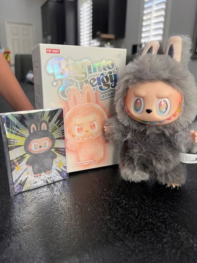 POP MART Big into Energy ぬいぐるみ SECRET Pop Mart The Monsters (Labubu) V3 Big Into Energy Vinyl Plush